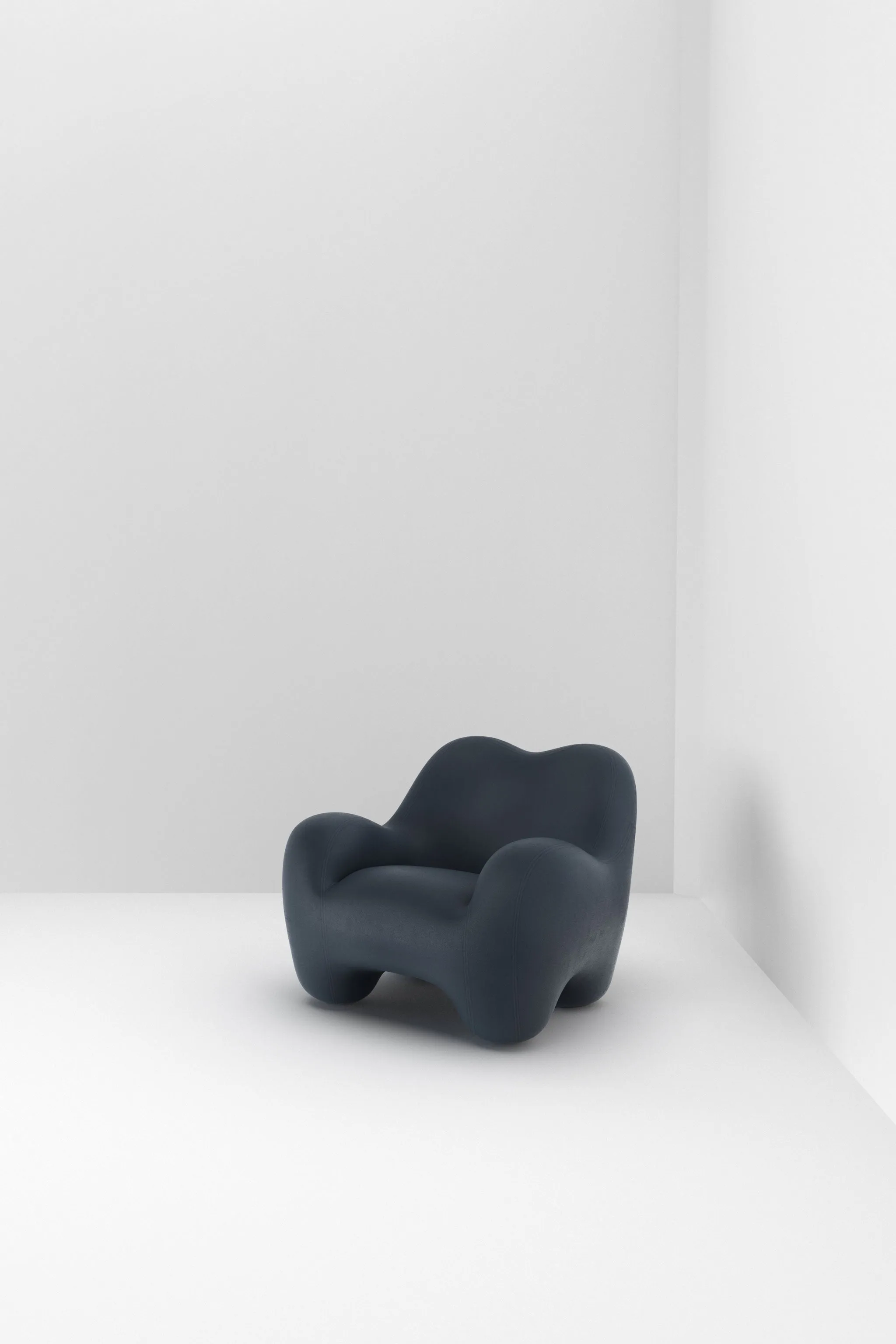 GUMMY ARMCHAIR / SAVANNE LEATHER ROYAL
