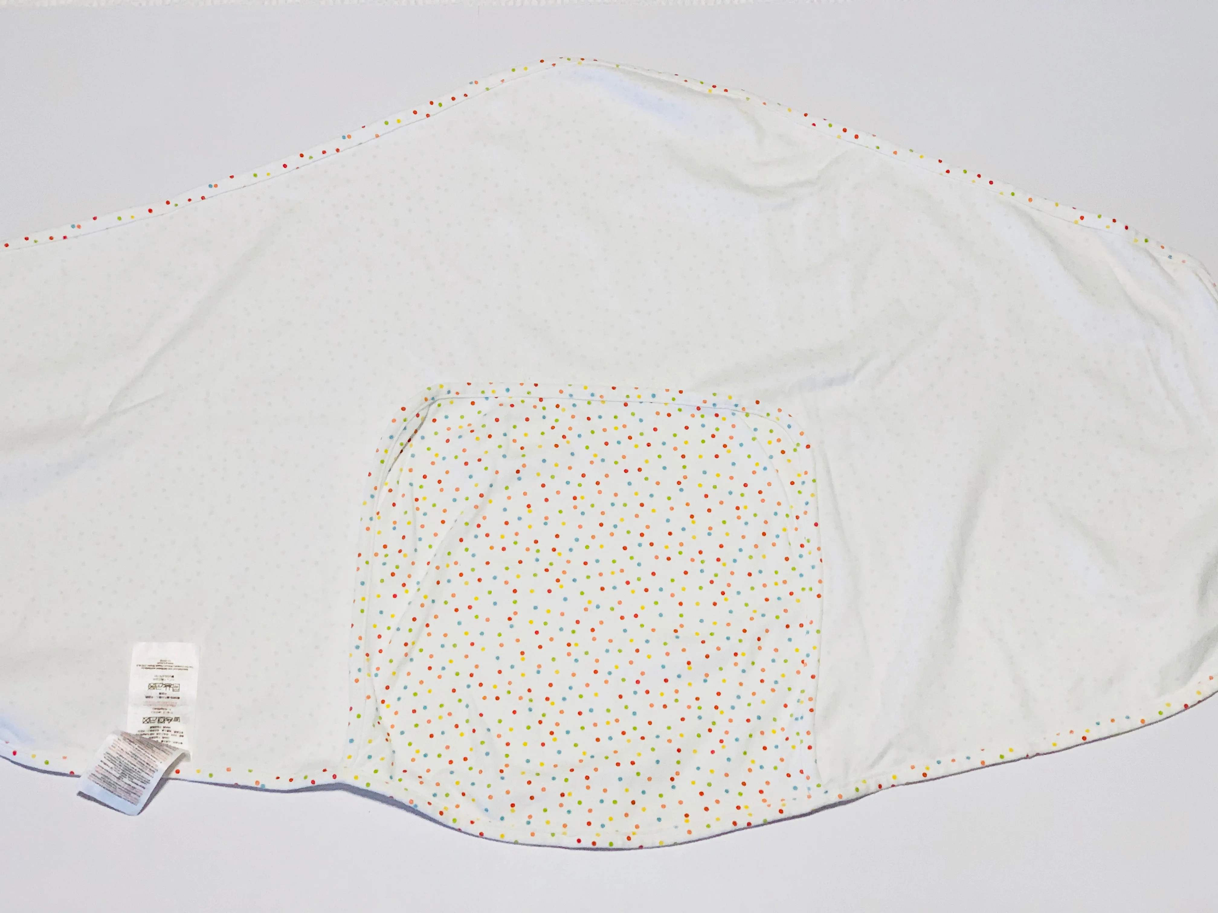 Rainbow dot swaddle - Size 0-3 months