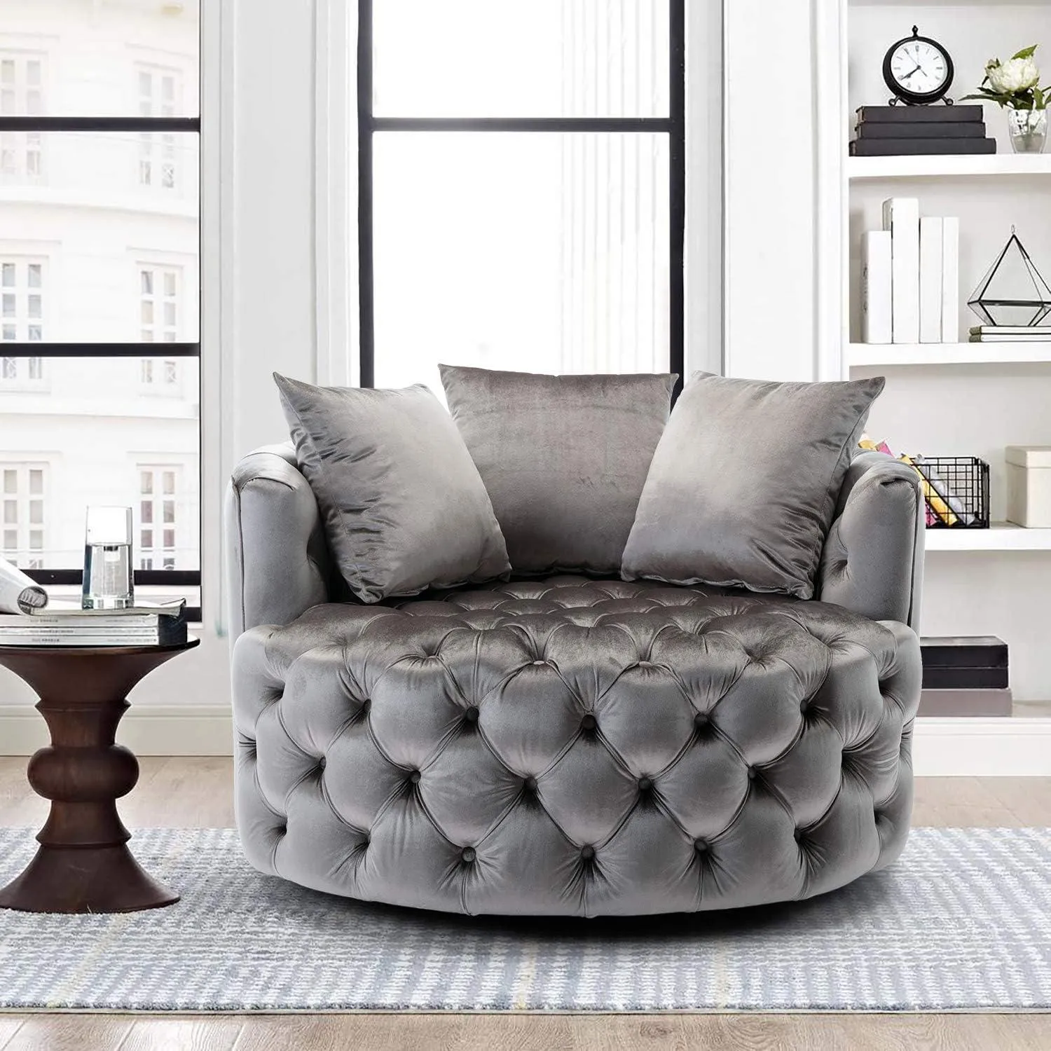Wooden Twist Barrel Button Tufted Design Modern Round Sofa Cuddle Chair For Living Room with 3 Pillows